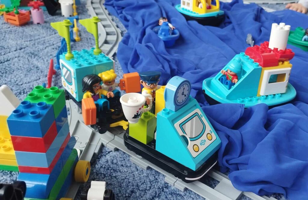 Pociąg z klocków LEGO