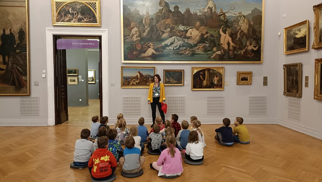 Wizyta dzieci z grupy ,,Pszczół" i ,,Motyli w Muzeum Narodowym w Poznaniu w poszukiwaniu zwierząt uwiecznionych na płótnach, zaklętych w glinie i innych formach artystycznego przekazu.